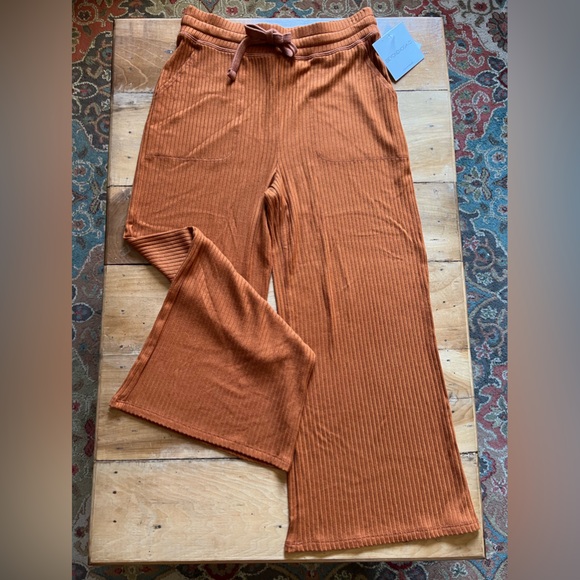 Beyond Yoga | Free Flow Wide Leg Cropped Pants - Picture 7 of 15